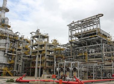 Guerra da Rússia contra Ucrânia causou aumento da gasolina na Bahia, justifica Acelen