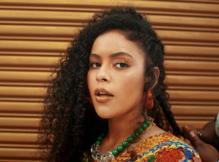 Rachel Reis faz abertura de show de Lagum na Bahia