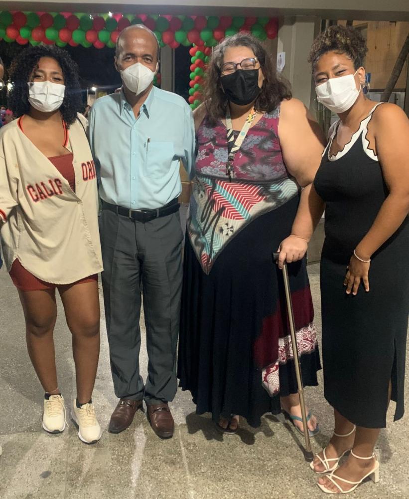 Irmãs gêmeas de Feira de Santana desenvolvem minimáquina de lavar portátil