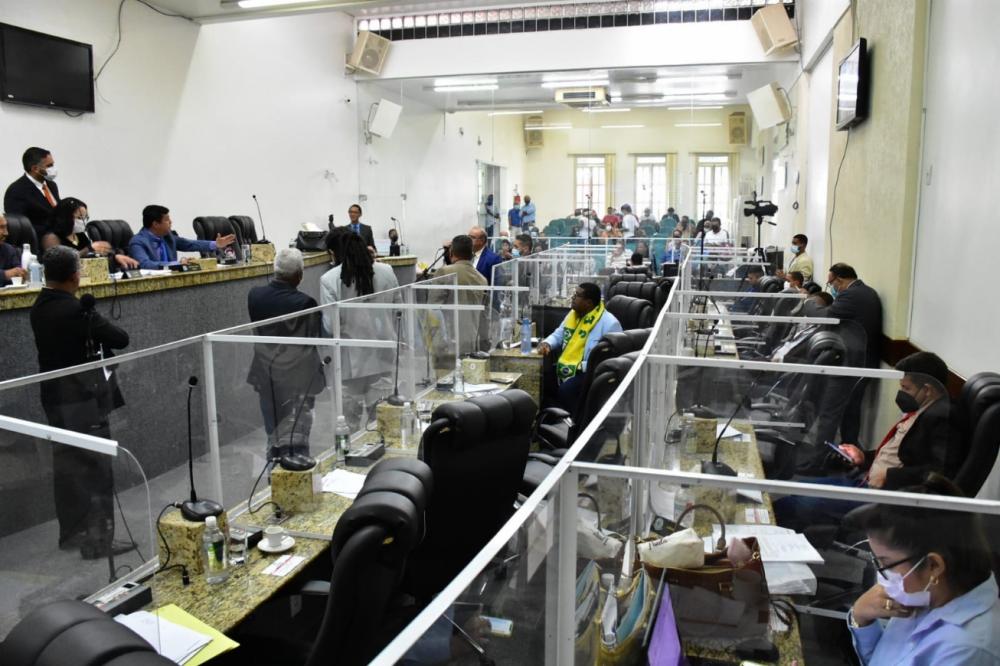 Câmara aprova projetos que concedem título de cidadão feirense