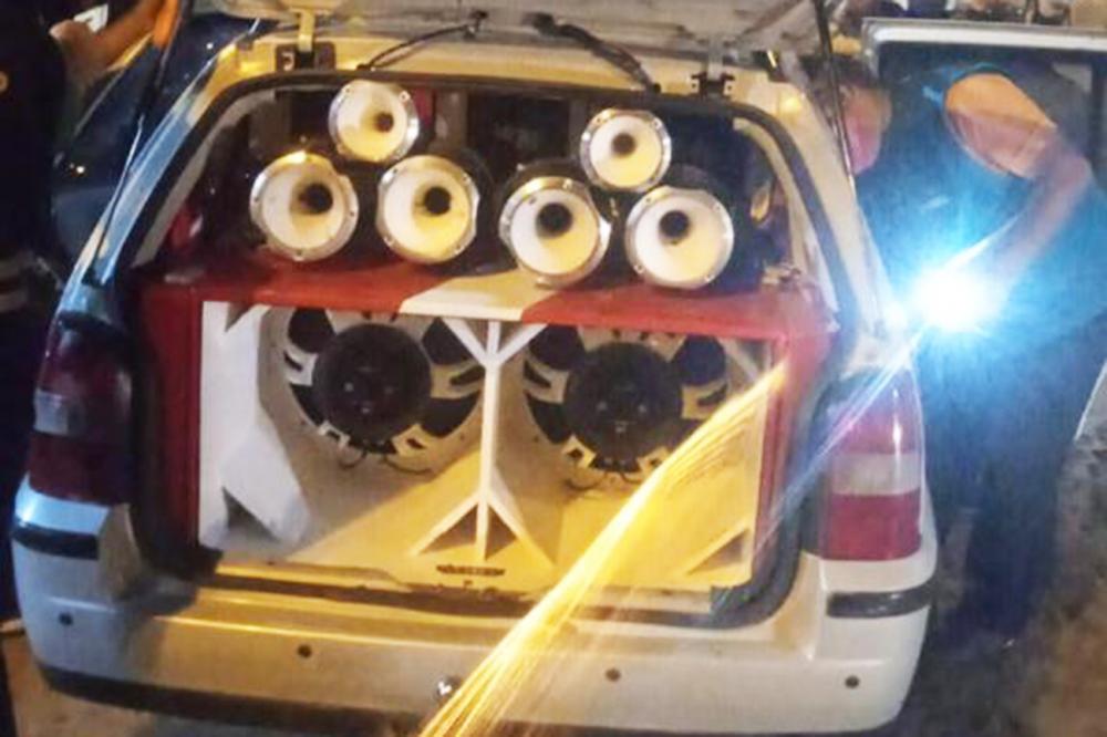 Fiscalização apreendeu dez aparelhos sonoros e encerrou encontro de paredões