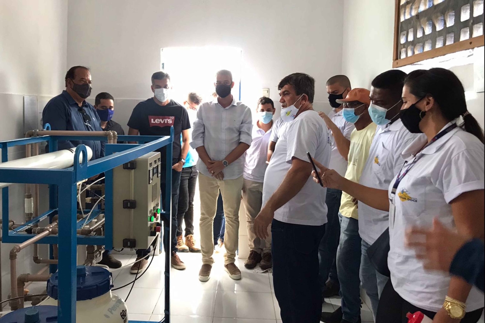 Prefeito assina Termo de Intenção para compra de água dessalinizada de Mandassaia II