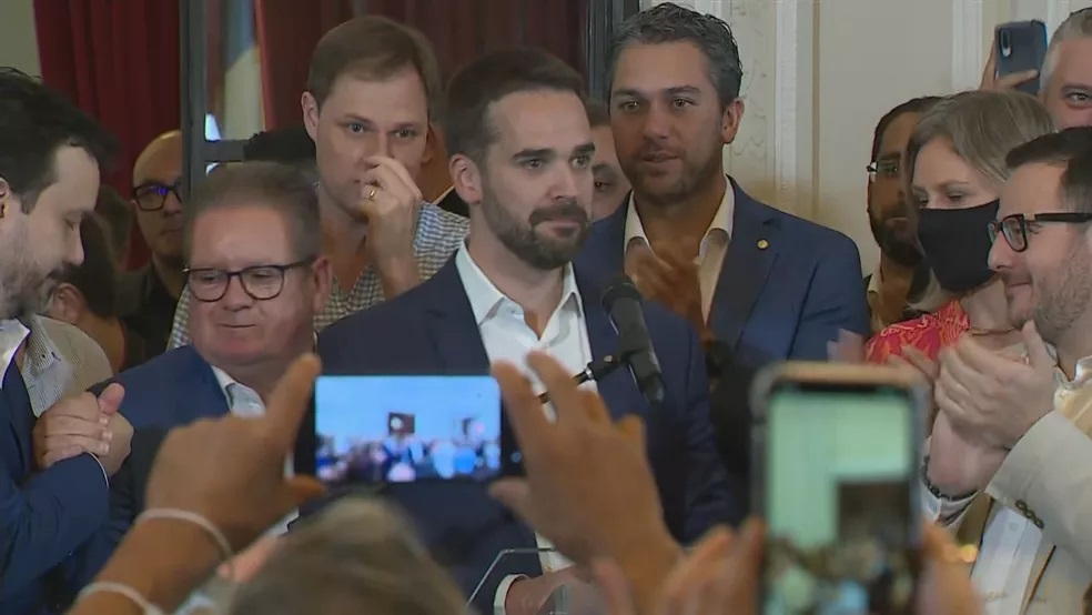 Eduardo Leite confirma permanência no PSDB