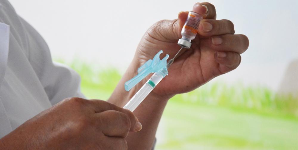 Aplicação da quarta dose contra Covid para idosos a partir de 80 anos nesta sexta