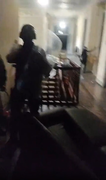 Guarda Municipal invade Prefeitura com 