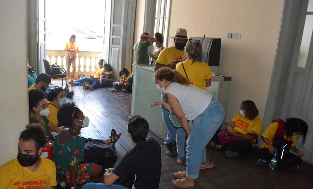 Prefeitura amanhece sem atividades administrativas e interditada para perícia