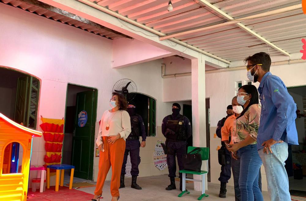 Estudantes e carpinteiro estão bem após acidente em unidade escolar, diz Prefeitura 