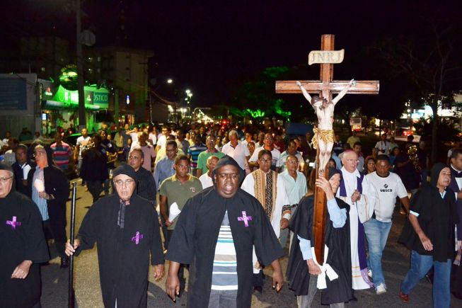 Após dois anos, Procissão do Fogaréu volta a ser realizada 