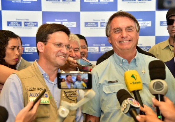 João Roma parabeniza Bolsonaro por indulto a Daniel Silveira