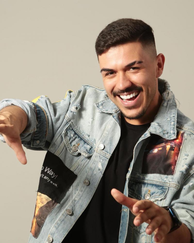 Raylan volta aos palcos ao lado de grandes artistas brasileiros