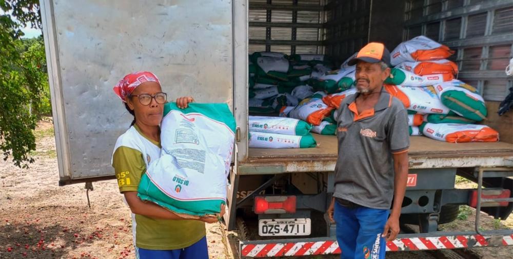 Entrega de sementes para agricultores da zona rural segue até o próximo sábado