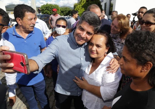 Neto volta a criticar educação e segurança na Bahia: 