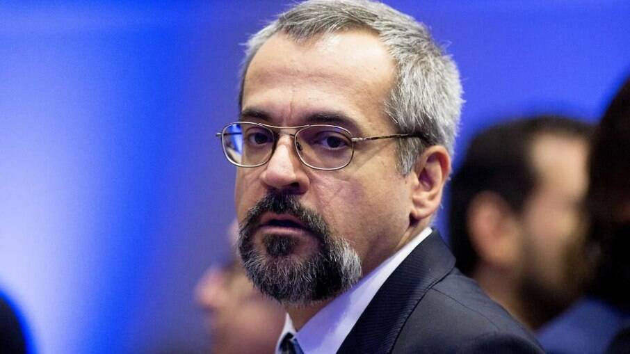 Abraham Weintraub responde a ofensas proferidas por Eduardo Bolsonaro