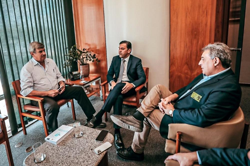 Em Brasília, prefeito acompanha projeto de lei para subsidiar o transporte público