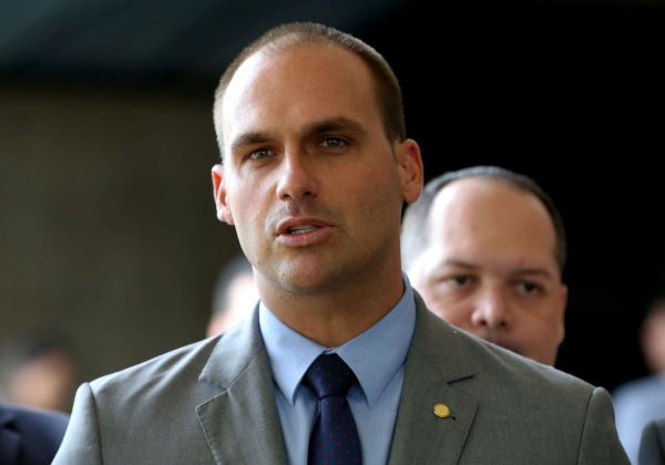 Eduardo critica segurança pública de Rui e defende política de armas de Bolsonaro