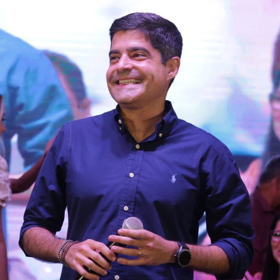 ACM Neto lidera corrida ao Governo da Bahia, diz pesquisa