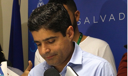 Justiça determina retirada de outdoors de ACM Neto e Paulo Azi