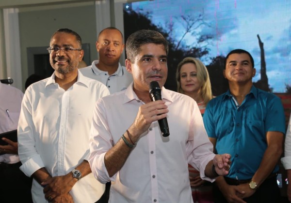 ACM Neto destaca que falta de investimento na educação condena futuro dos jovens da Bahia