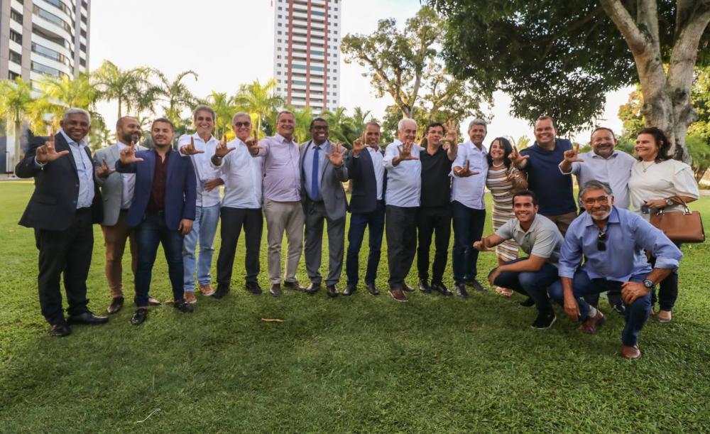 Com presença de Rui Costa, grupo de vereadores feirenses declaram apoio a Jerônimo