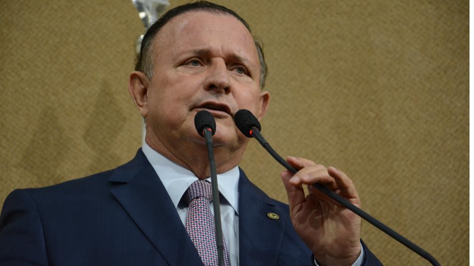 Adolfo Menezes defende Rui Costa de ataques de Marcelo Nilo