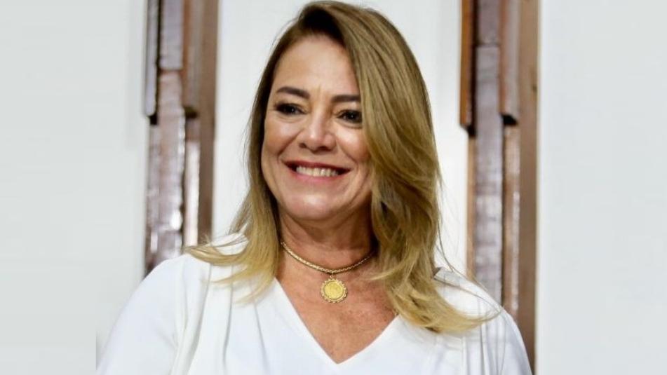 Fabíola Mansur destaca a longa história do conselho estadual de educação da Bahia
