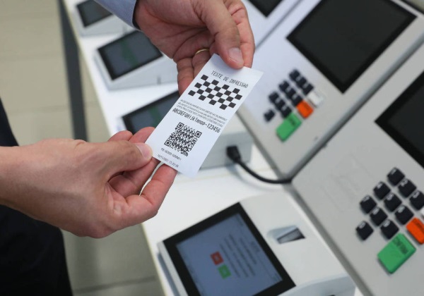Datafolha: 73% dos brasileiros consideram urnas eletrônicas confiáveis
