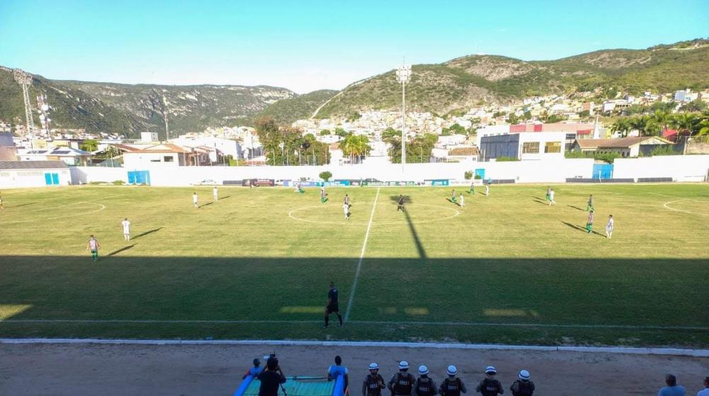 Fluminense de Feira perde para Jacobinense na Segundona do Baianão