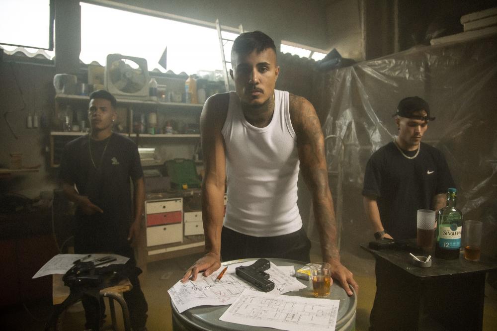 MC Livinho promove reflexão com o lançamento de “Pare De Chorar, Mãe”