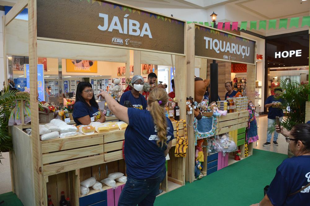 Delícias típicas da época estão à venda na Vila Junina