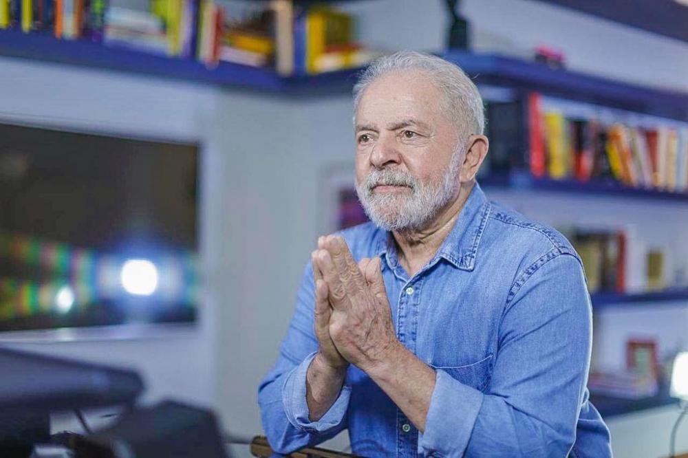 Programa de Lula oficializa revogação do teto de gastos e reforma trabalhista