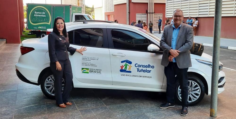Feira recebe doação de veículo para o Conselho Tutelar