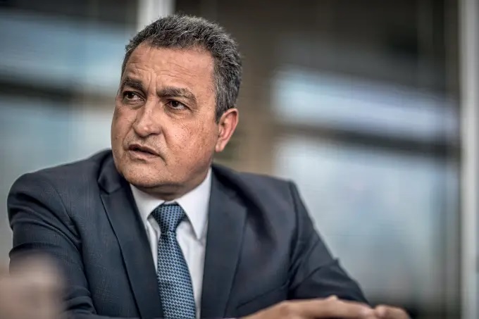 “Não posso concordar em tirar dinheiro da saúde, segurança e educação para garantir altos lucros de companhias de petróleo”, diz Rui Costa