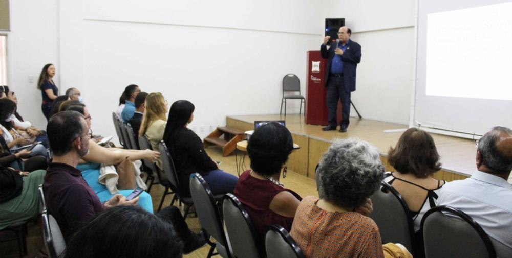 Sistema Nacional de Educação e políticas educacionais são discutidos em Feira