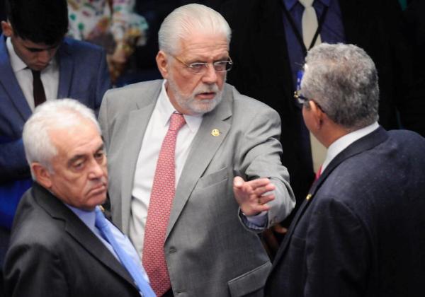 Veja como votaram os senadores baianos no projeto que reduz ICMS sobre combustíveis