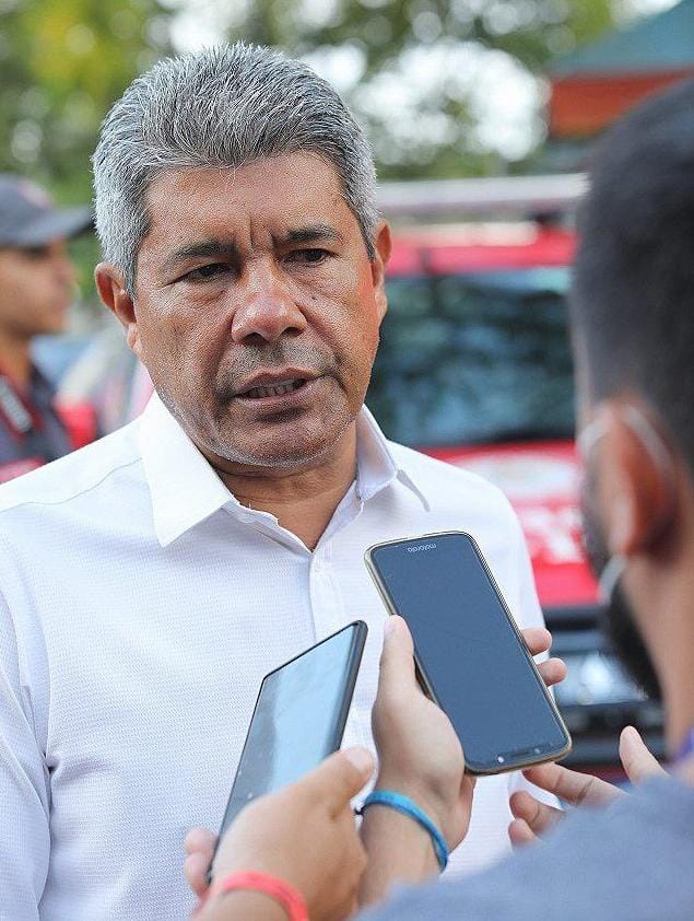 “ACM Neto é muito pequeno para debater Educação”, afirma Jerônimo Rodrigues 