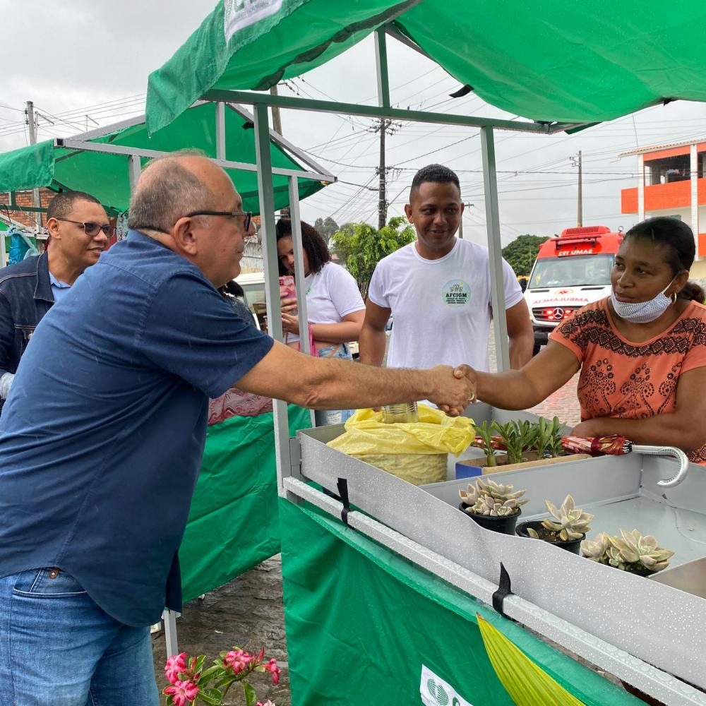Feira itinerante em Governador Mangabeira é inaugurada com dezenas de barracas
