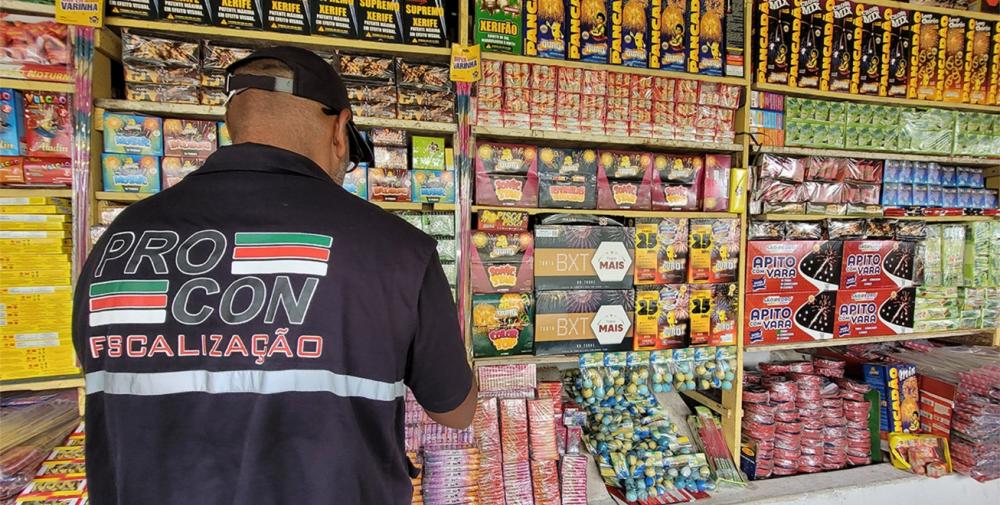 Procon fiscaliza vendas de fogos de artifício