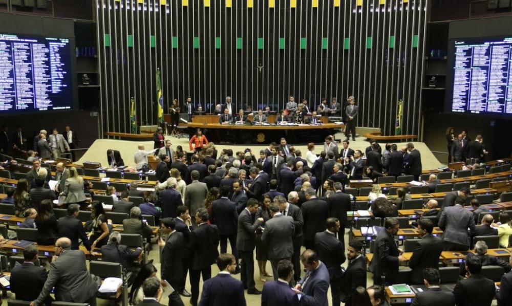 Congresso aprovou mais de 370 atos normativos que aumentam a burocracia