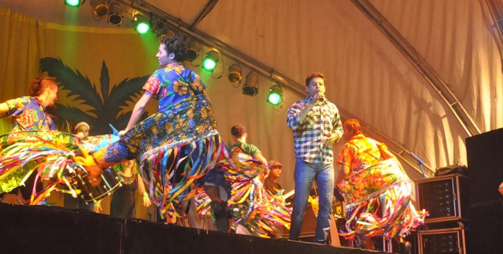 Montagem das estruturas para o São Pedro vai dando forma ao cenário da festa