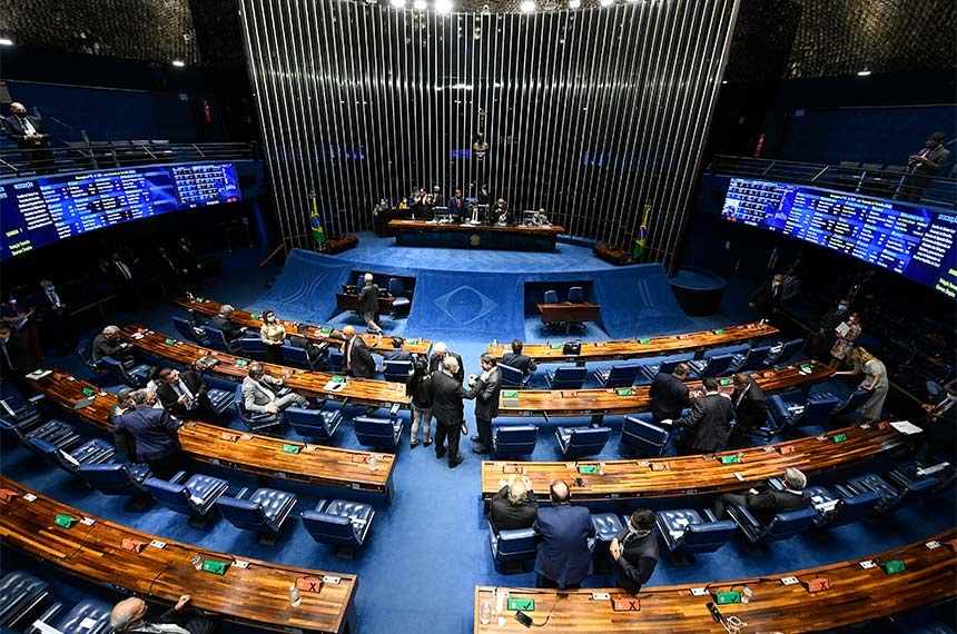 Senado aprova PEC com pacote de auxílios a carentes e a caminhoneiros