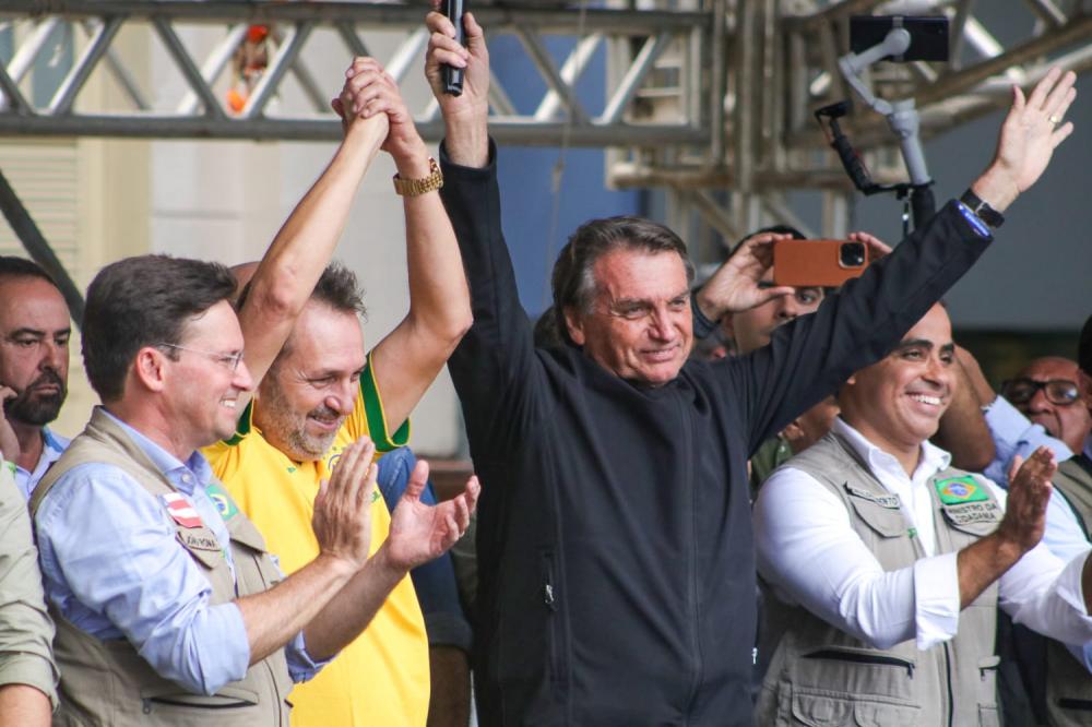 Alinhamento de Ednaldo Ribeiro com Bolsonaro garante mais de R$ 32 milhões em obras para o município