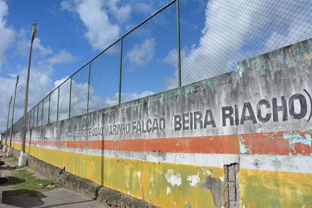 Complexo Esportivo Beira Riacho foi arrombado e teve fiação furtada, diz Prefeitura