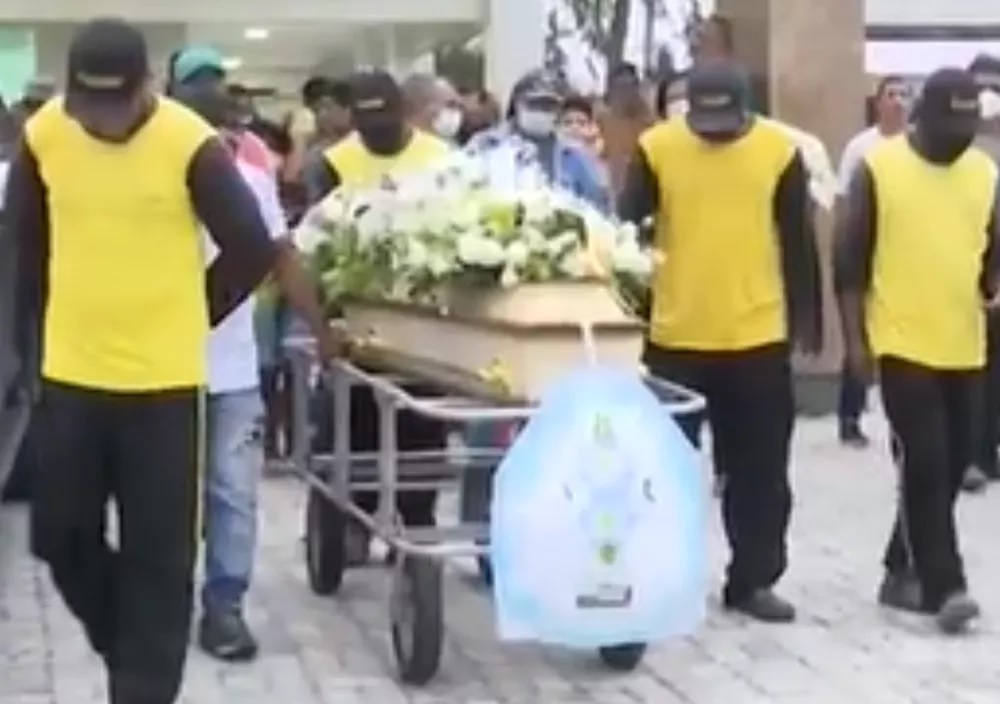 Investigador morto a tiros é enterrado em Feira de Santana; polícia diz que suspeita de latrocínio