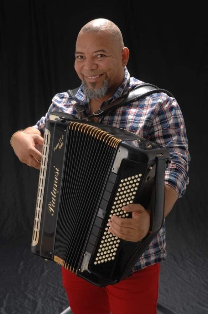 Dr. Ed lança releitura de clipe da música ‘Perfume de Mulher’ e promete movimentar cenário musical