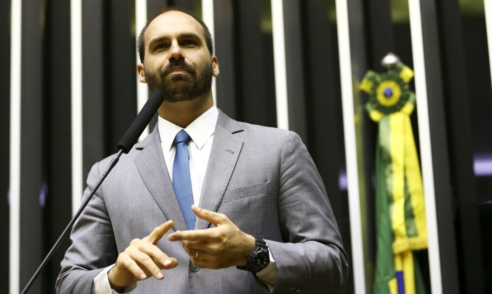 Eduardo Bolsonaro ataca TSE, mas nega “pisar fora das quatro linhas”