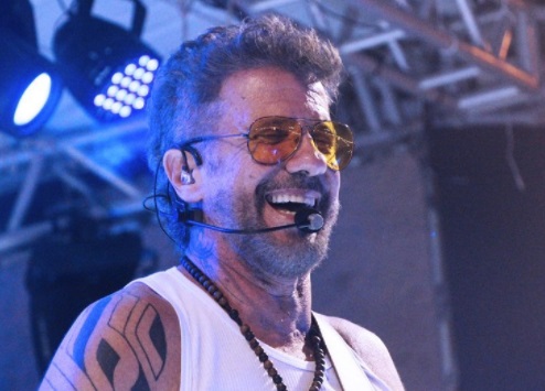 Tuca Fernandes prepara versão inédita da canção para os streams de música