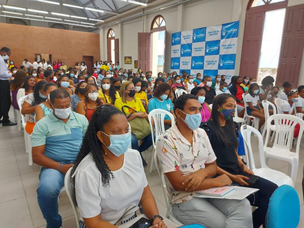 Prefeita de Cachoeira anuncia obras nas escolas municipais e enquadramento dos professores 