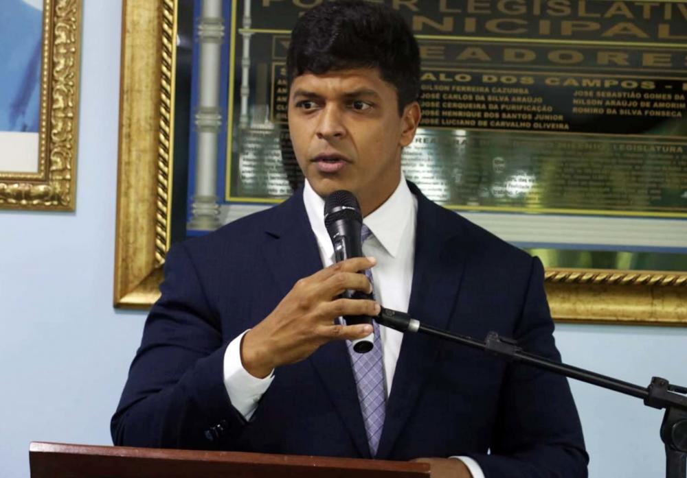 Prefeito de São Gonçalo responde a acusações de Carlos Germano