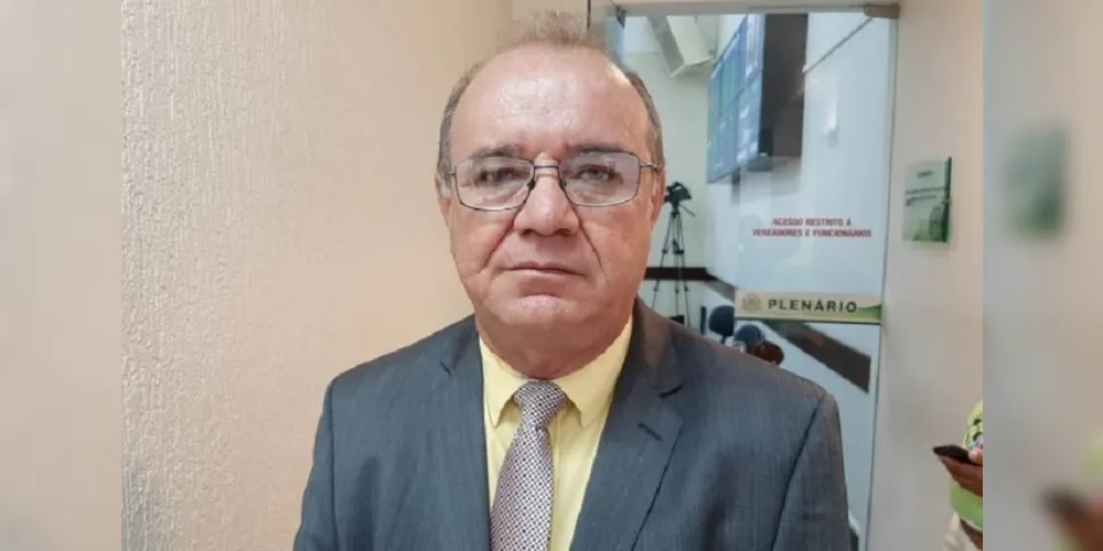 José Carneiro não vê motivos para pedido de afastamento do prefeito Colbert pela Câmara 