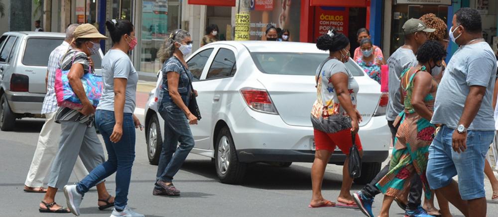 Feira de Santana: Uso de máscara volta a ser obrigatório em ambientes fechados e no transporte público